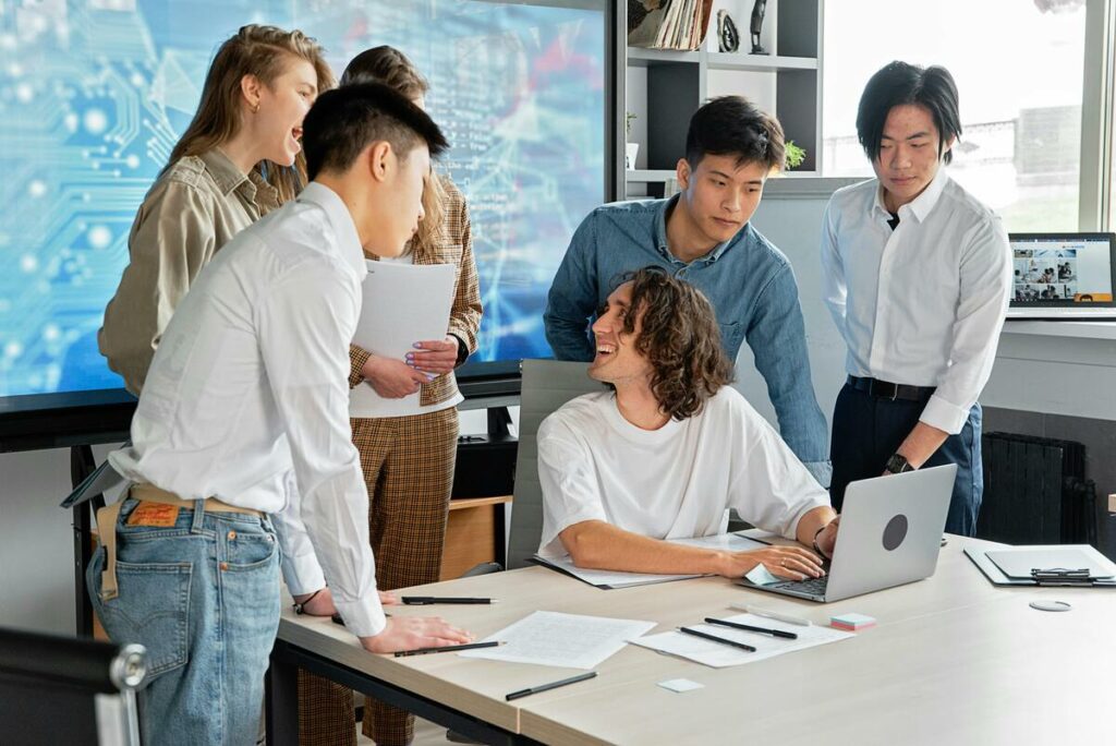 A group of people discussing about cloud network